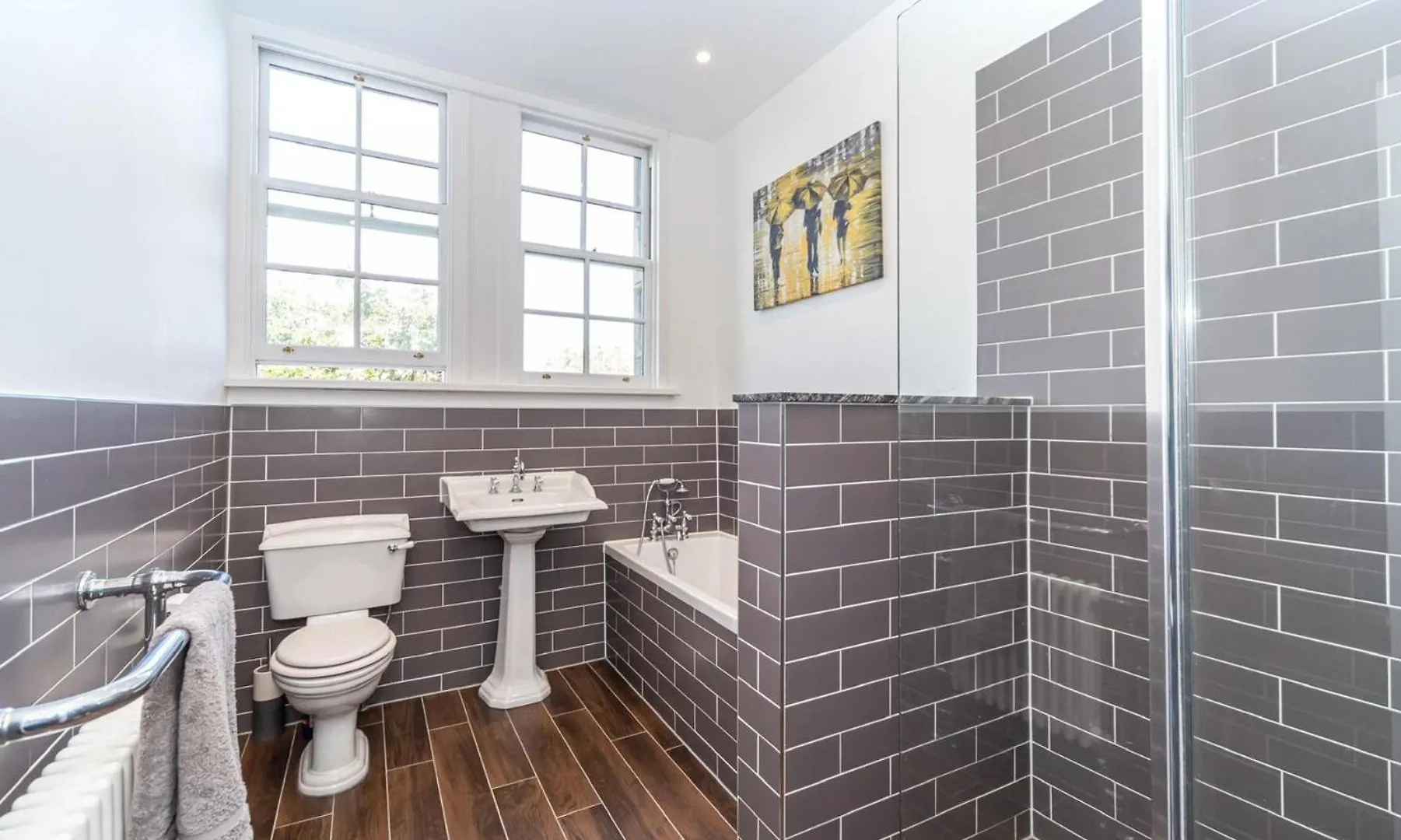Montgomery Large 2 Bedroom Flat - 5 Mins Walk To City Centre 에든버러