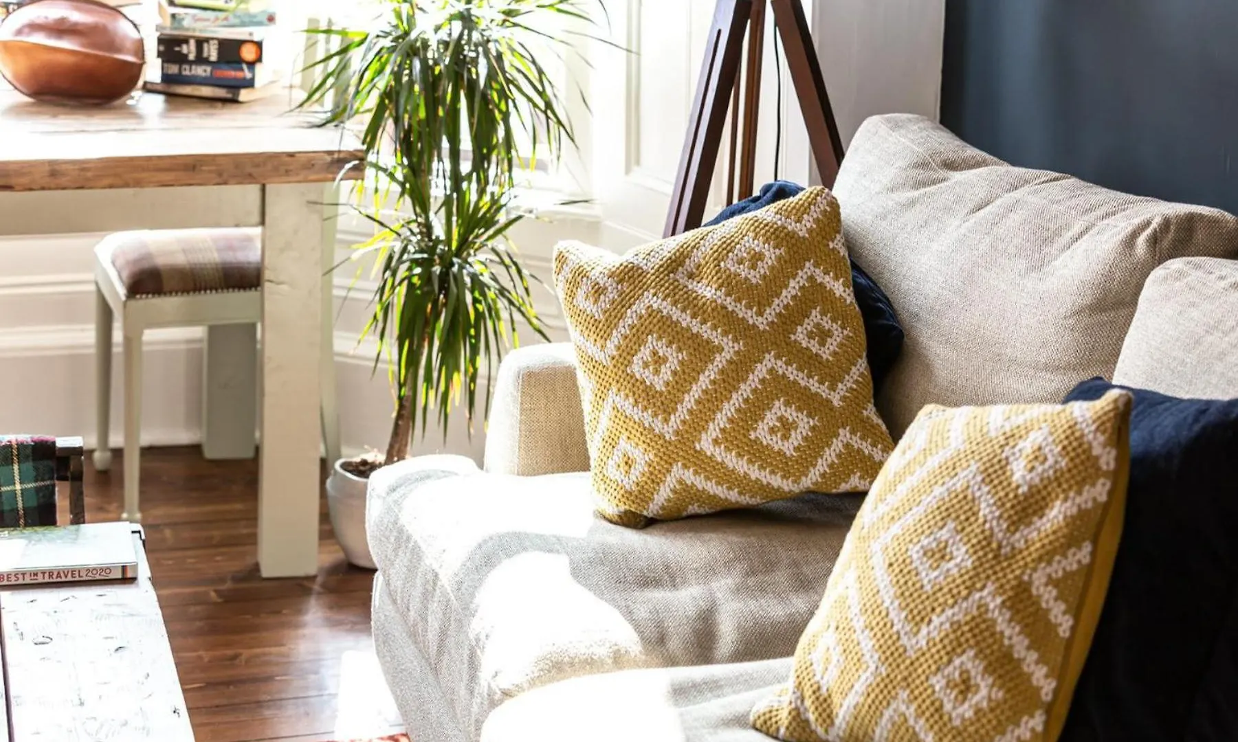 Montgomery Large 2 Bedroom Flat - 5 Mins Walk To City Centre 에든버러